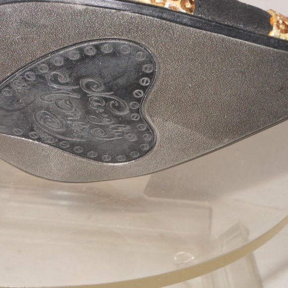 NAUGHTY MONKEY GOLD AND BLACK POINTED TOE PUMPS - Picture 5 of 8